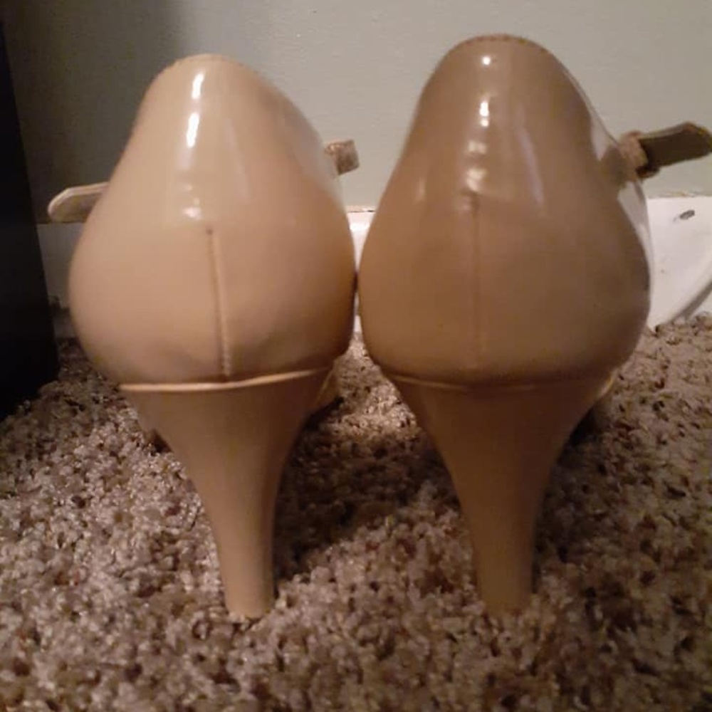 Cream heels - Picture 3 of 3